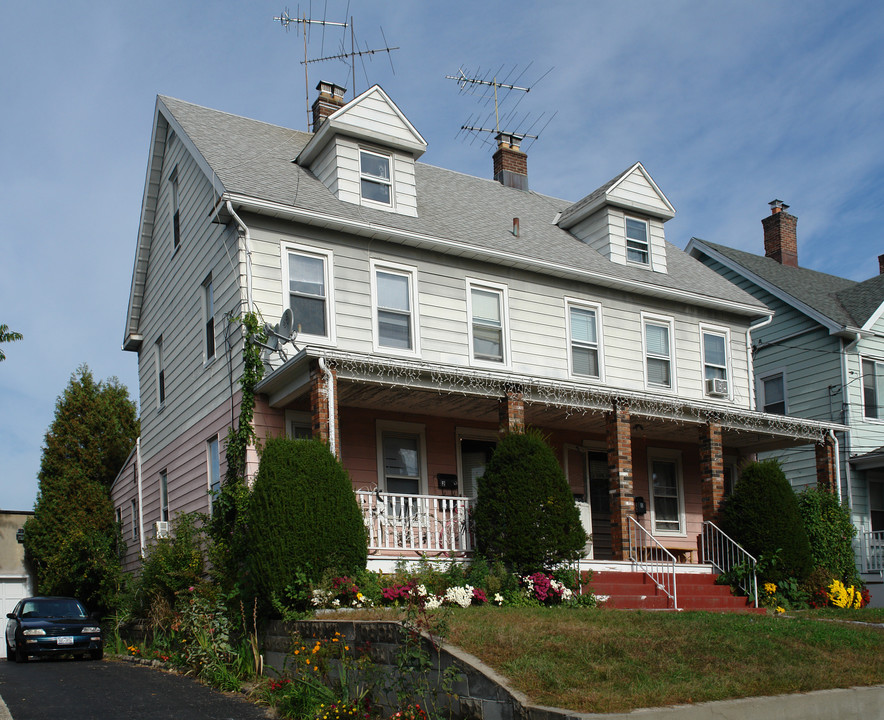 144 Smith St in Port Chester, NY - Building Photo