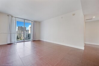 185 SW 7th St, Unit 1404 in Miami, FL - Building Photo - Building Photo