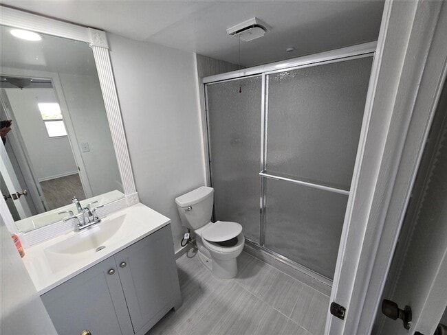 8225 Sunrise Lakes Blvd, Unit 310 in Sunrise, FL - Building Photo - Building Photo