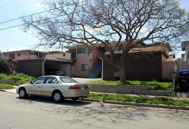 8573-8579 Glenhaven St in San Diego, CA - Foto de edificio - Building Photo