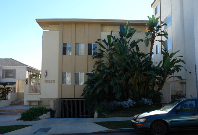 10620 Wilkins Ave in Los Angeles, CA - Foto de edificio - Building Photo