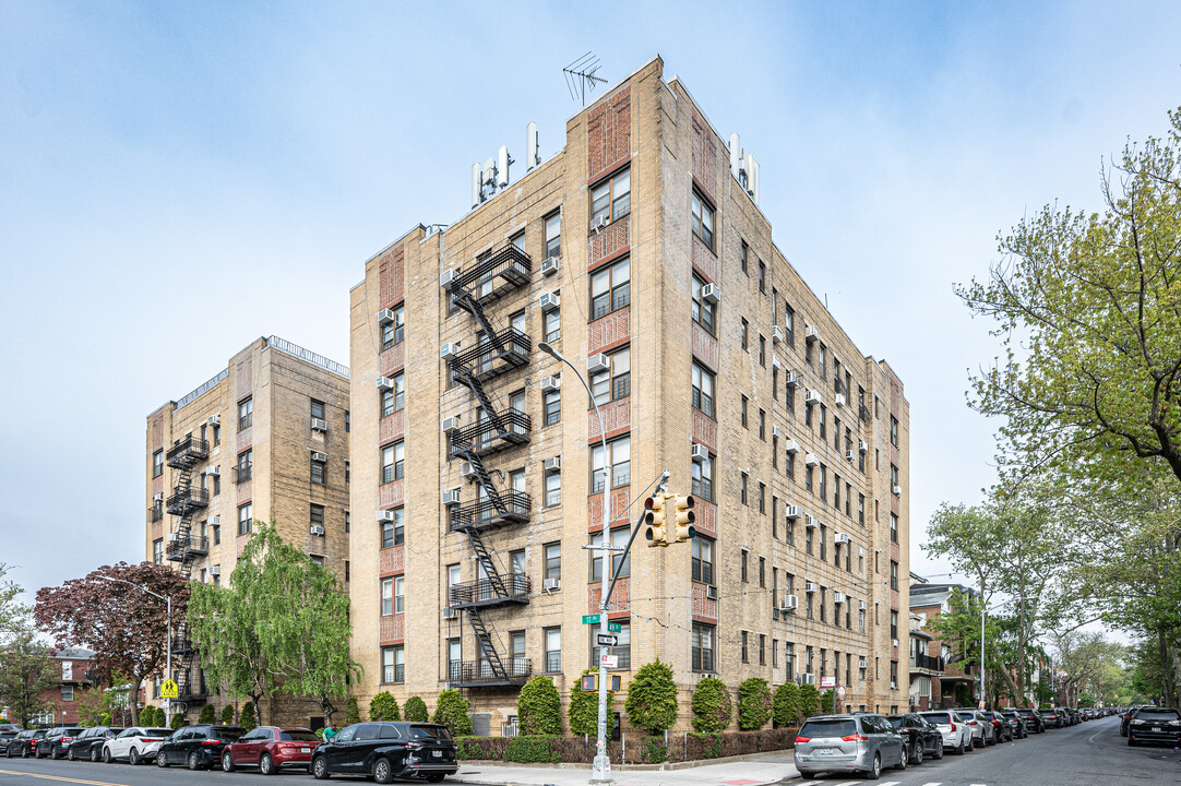 4910 17th Ave in Brooklyn, NY - Building Photo