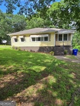 2466 Spring Garden Dr SW in Atlanta, GA - Building Photo - Building Photo