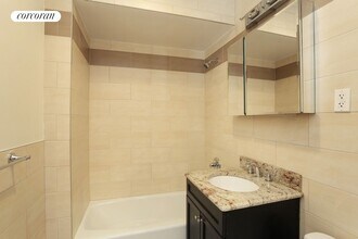2717 Crescent St in Queens, NY - Building Photo - Building Photo