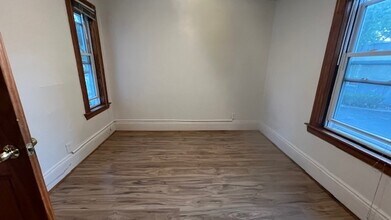 6 Smythe St, Unit 2 in Brookline, MA - Foto de edificio - Building Photo