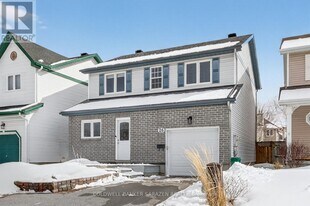 26 Benchland St in Ottawa, ON - Building Photo