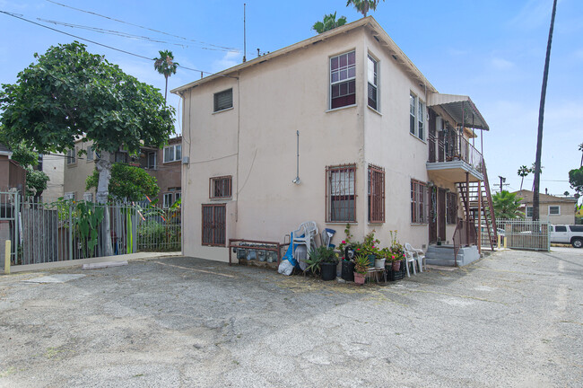 1441 S Cloverdale Ave in Los Angeles, CA - Building Photo - Building Photo