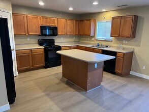 8870 Sunset Breeze Dr in Reno, NV - Building Photo - Building Photo