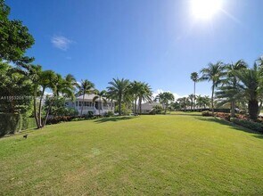 17433 SE Indian Hills Dr in Tequesta, FL - Building Photo - Building Photo