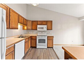 1895 Deer Hills Trail in Eagan, MN - Building Photo - Building Photo