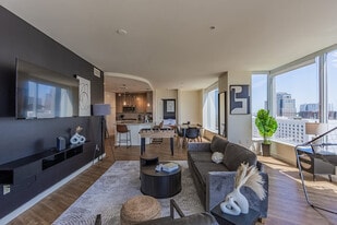 44 W Monroe St in Phoenix, AZ - Building Photo