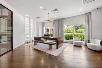 325 E Paces Ferry Rd NE, Unit 415 in Atlanta, GA - Foto de edificio - Building Photo