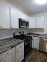 9 W Eads Ave in Orange, TX - Building Photo - Building Photo