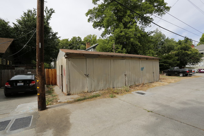 2225 H St in Sacramento, CA - Building Photo - Building Photo