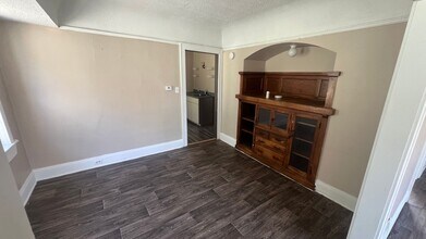 2421-2423-2423 W Finn Pl in Milwaukee, WI - Building Photo - Building Photo