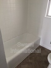 2030 E Florence Ave in Los Angeles, CA - Building Photo - Building Photo