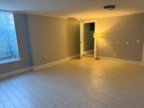 2403 Upland Pl, Unit 1 in Cincinnati, OH - Foto de edificio - Building Photo