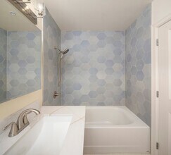 719 2nd Ave W, Unit 302 in Seattle, WA - Foto de edificio - Building Photo