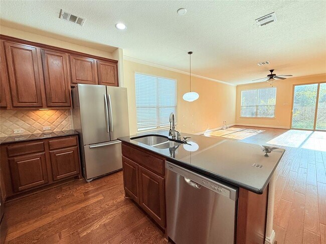 2505 Amur Dr in Austin, TX - Building Photo - Building Photo