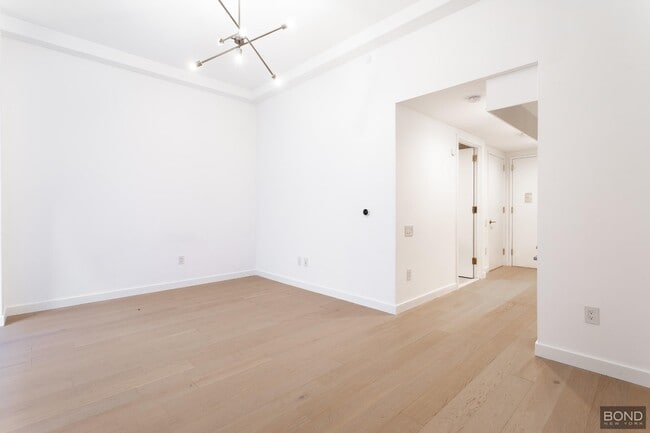 3 Ct Square W in Queens, NY - Building Photo - Building Photo
