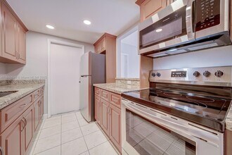 13872 SW 90th Ave in Miami, FL - Building Photo - Building Photo