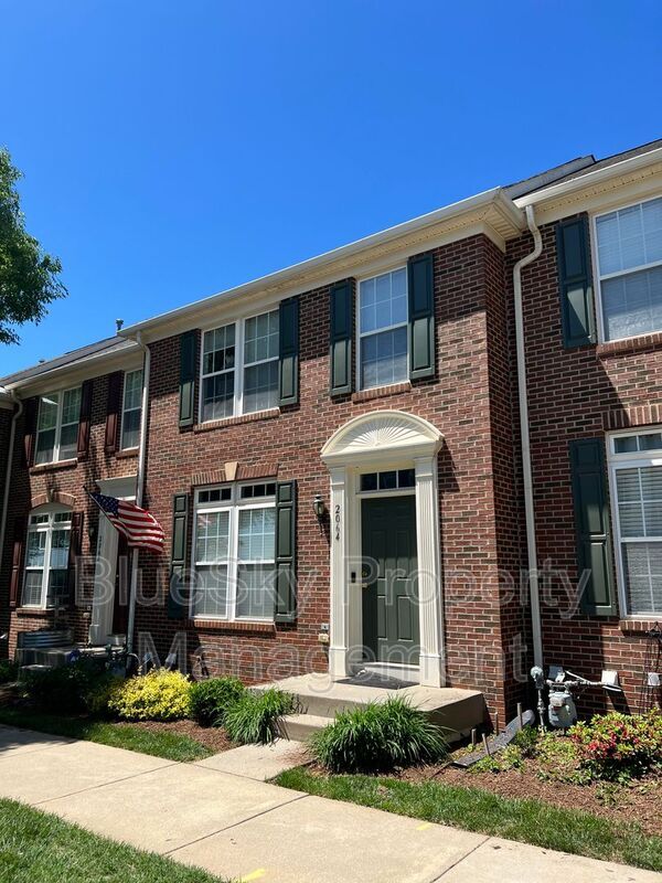 2064 Lockwood Dr in Charlottesville, VA - Building Photo - Building Photo