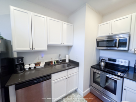 1855 Beacon St, Unit 3 in Brookline, MA - Foto de edificio - Building Photo