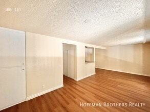 6727 Woodley Ave in Van Nuys, CA - Foto de edificio - Building Photo