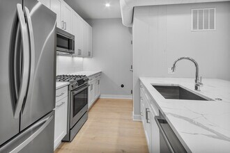 4622 N Ashland Ave, Unit 302 in Chicago, IL - Building Photo - Building Photo