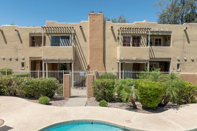 Villa Santa Fe in Phoenix, AZ - Foto de edificio - Building Photo