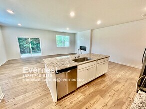 5105 Sidney Sq Dr in Flowery Branch, GA - Building Photo - Building Photo