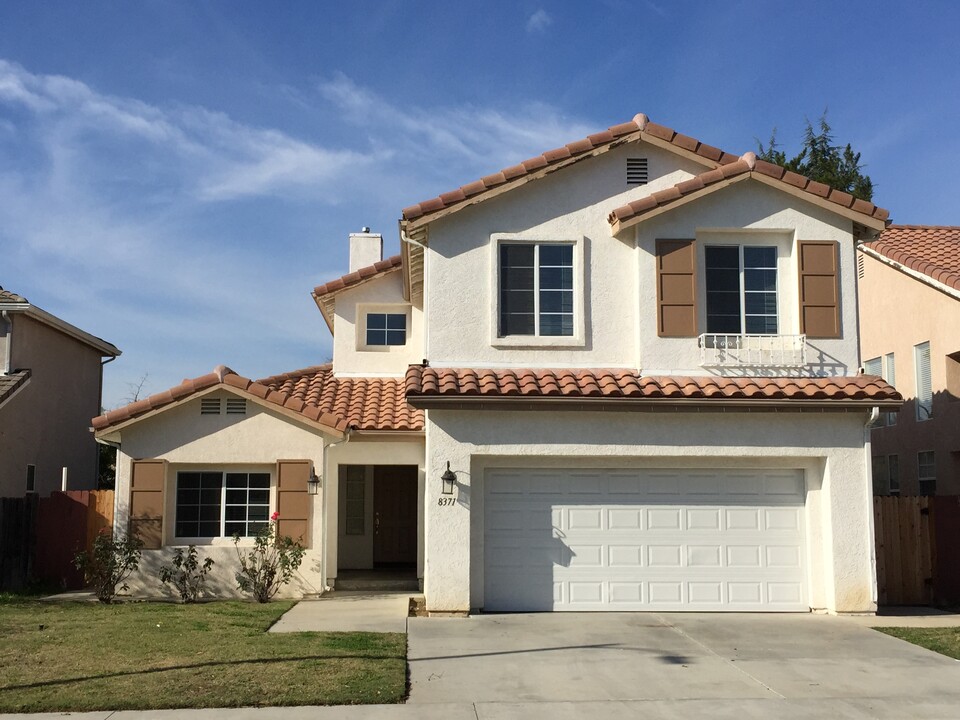 8371 Independence Ave in Canoga Park, CA - Building Photo