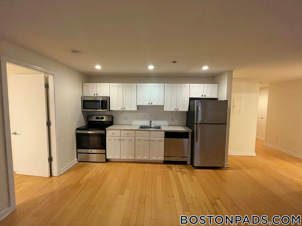 40 Boylston St, Unit 408 in Boston, MA - Building Photo