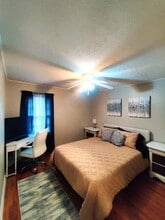 2641 Acadia St in East Point, GA - Building Photo - Building Photo