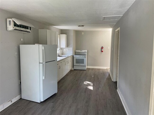 610 Maiden Ln in Richmond, TX - Building Photo - Building Photo