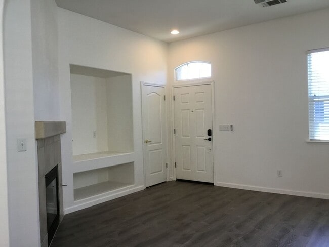 637 W Fontaine Ln in Clovis, CA - Building Photo - Building Photo