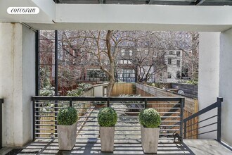 448 W 25th St in New York, NY - Foto de edificio - Building Photo