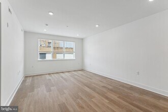 1419 W Grange Ave, Unit 410 in Philadelphia, PA - Building Photo - Building Photo