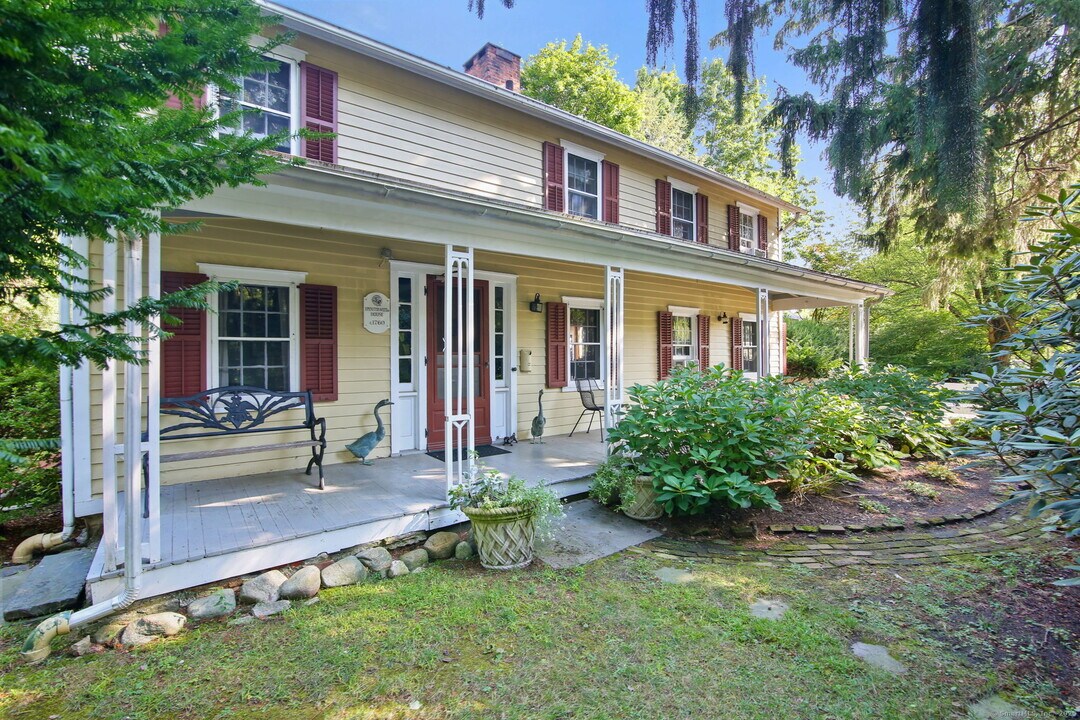 83 Linden Ave in Darien, CT - Building Photo