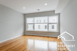 6535 N Mozart St, Unit 1R in Chicago, IL - Building Photo - Building Photo