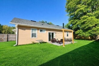 14271 NW 10th Rd in Newberry, FL - Building Photo - Building Photo