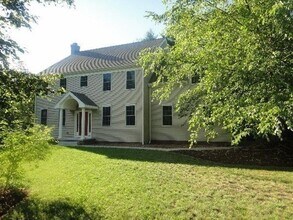 373 Littlefield Ln in Marlborough, MA - Building Photo - Building Photo