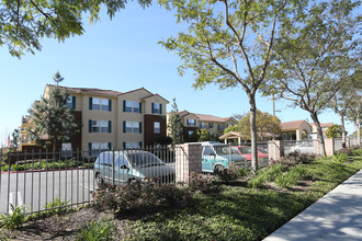 Camino Del Sol Apartments in Oxnard, CA - Building Photo - Building Photo