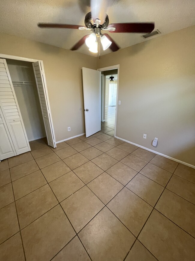 1827 SE Santa Barbara Pl in Cape Coral, FL - Building Photo - Building Photo