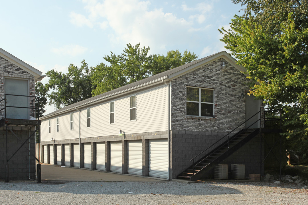 205 Ash St in Henryville, IN - Building Photo