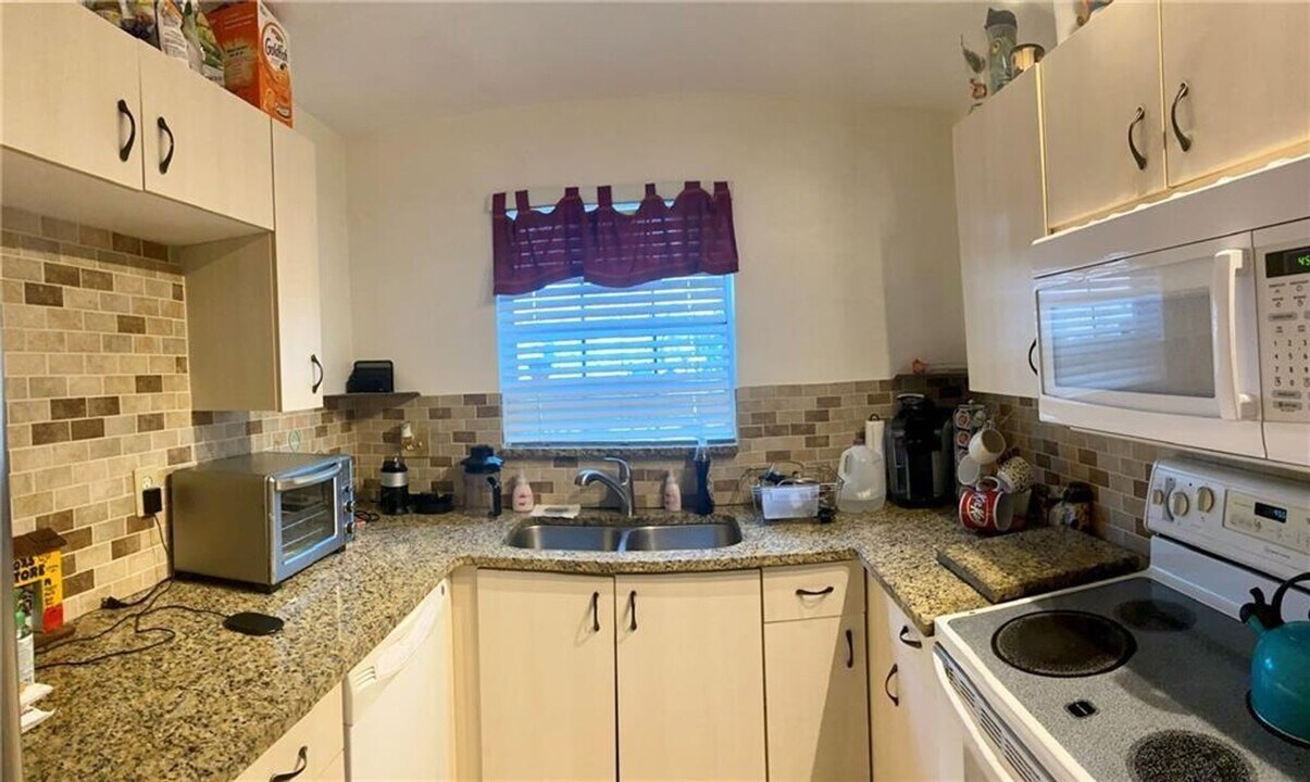 5033 SW 121st Terrace in Cooper City, FL - Building Photo