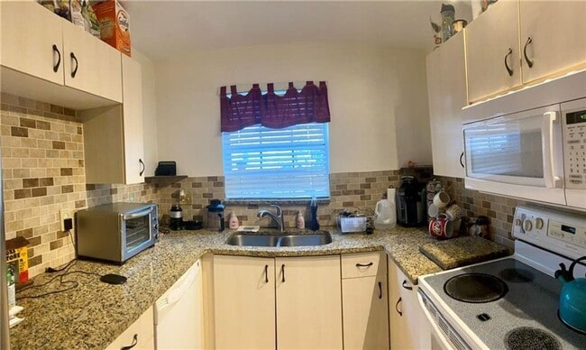 5033 SW 121st Terrace