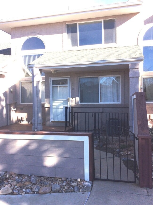 522 Ridgeview Dr