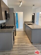 6640 Woodley Ave in Los Angeles, CA - Building Photo - Building Photo