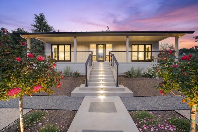 1144 Ragatz Ln in Napa, CA - Foto de edificio - Building Photo